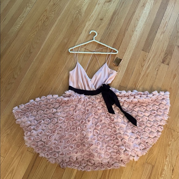 Ali-Ro Dress size 6 flowers all around the bottom 🌸🌸 - Picture 1 of 9